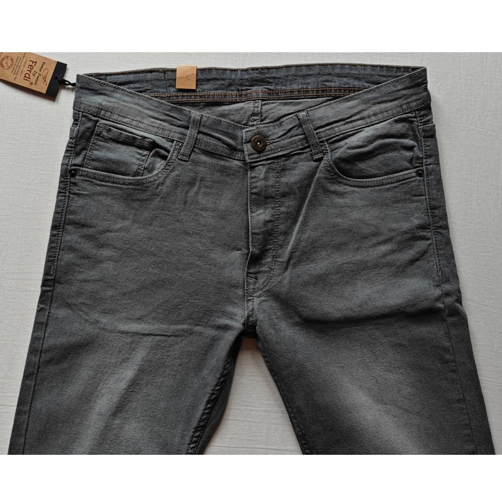 Generic Men's Cotton Blended Solid Tapered Jeans (Grey)