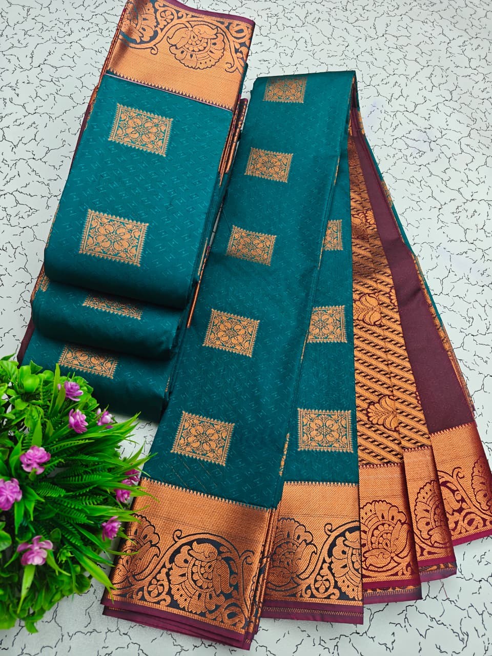 Embose  Saree'S,  Contrast Pallu & Blouse EM001